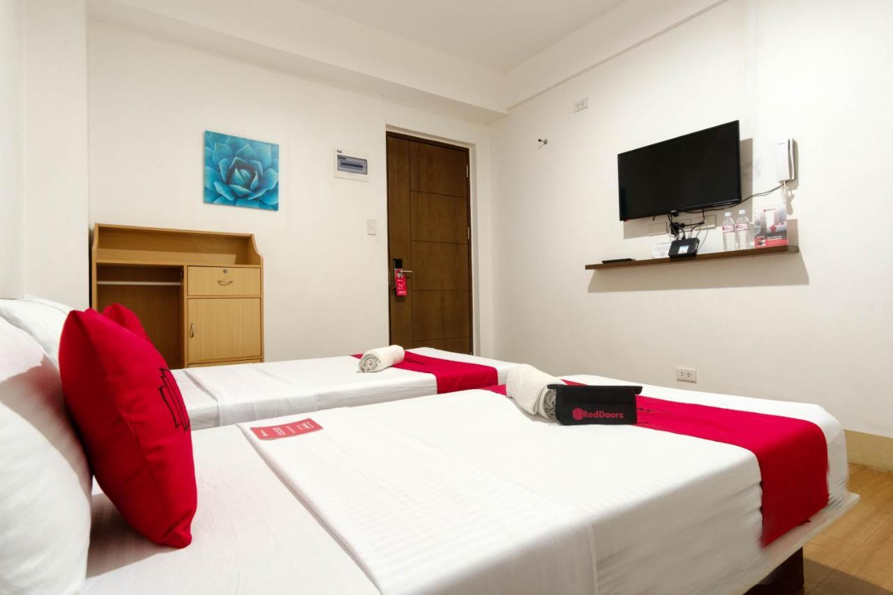Hotel Reddoorz Near V Mapa Station Manila Exterior foto